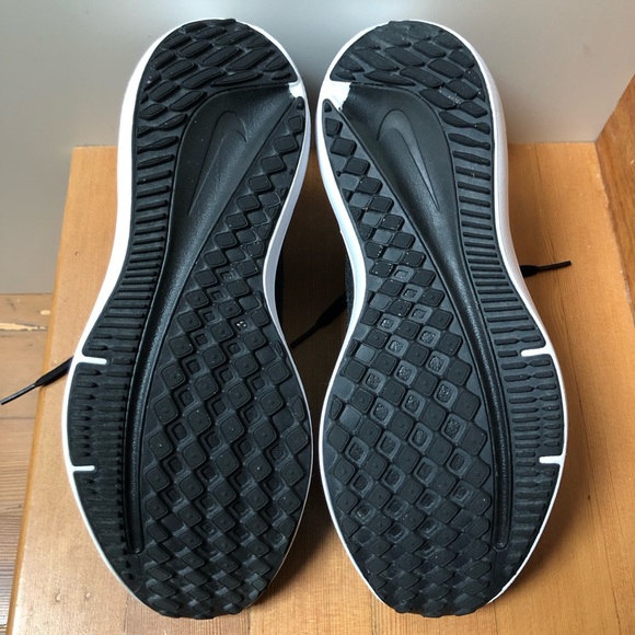 Nike Women's Air Zoom Winflo 9 Running Shoes (Black) - Picture 7 of 11